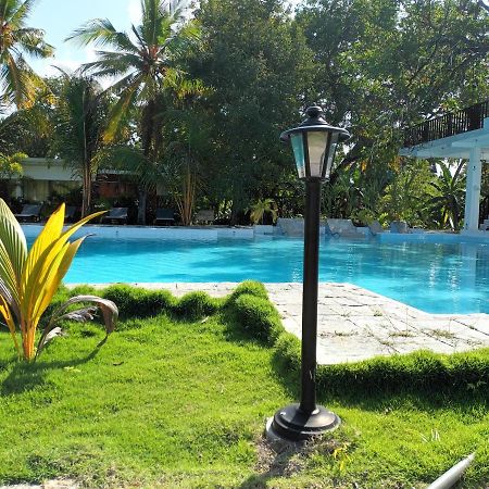 Lucky Beach Resort Trincomalee Exterior foto