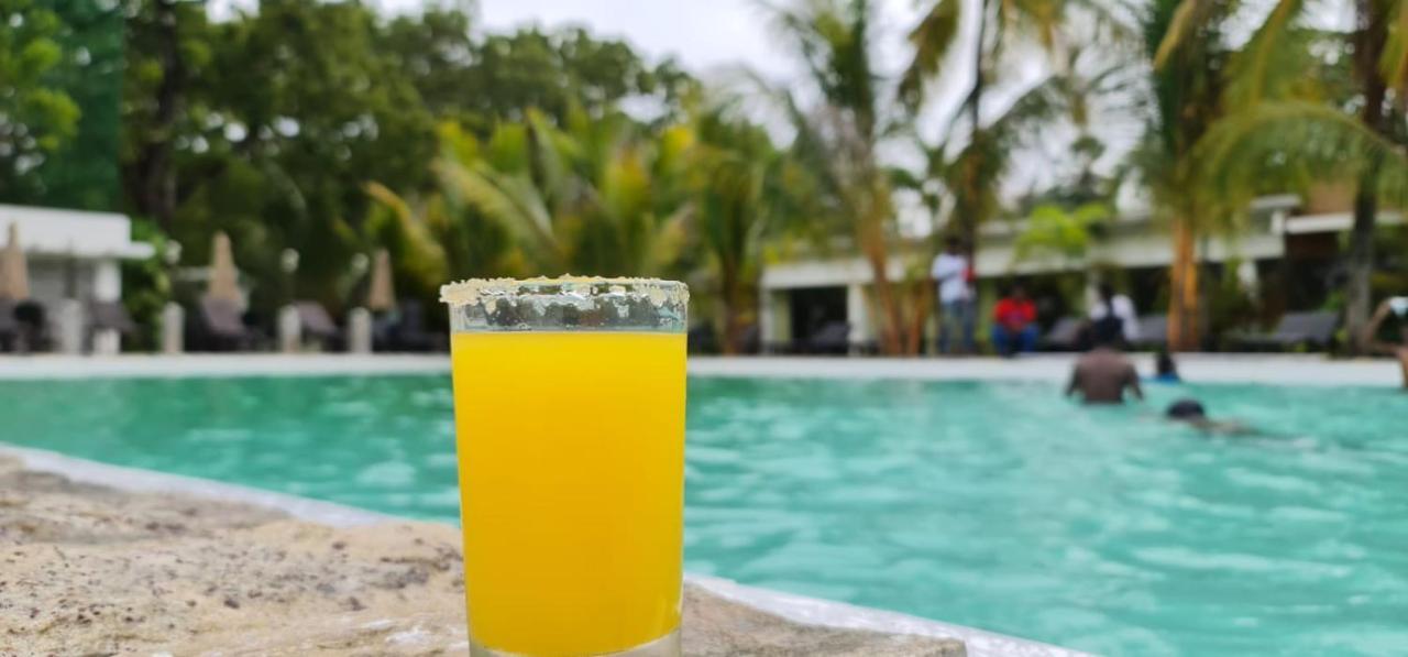 Lucky Beach Resort Trincomalee Exterior foto