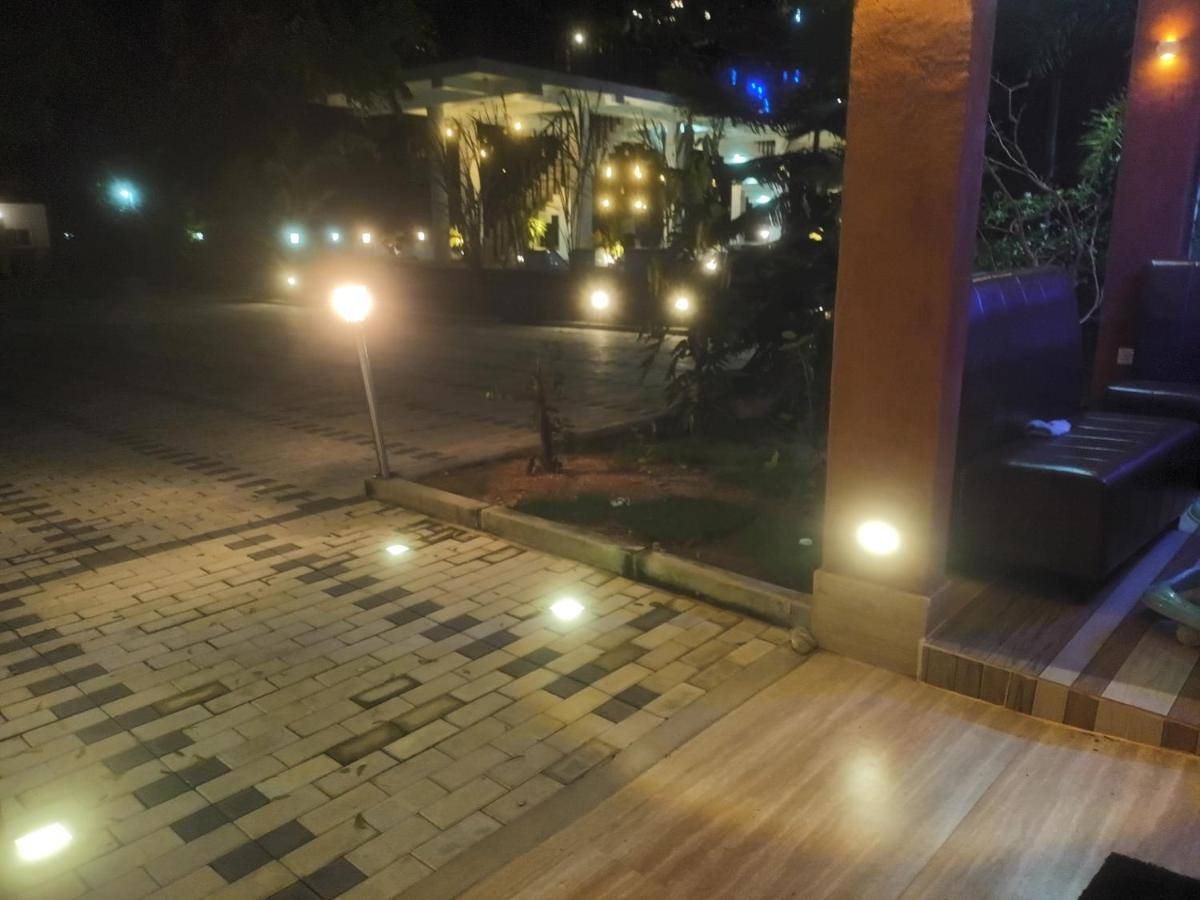 Lucky Beach Resort Trincomalee Exterior foto