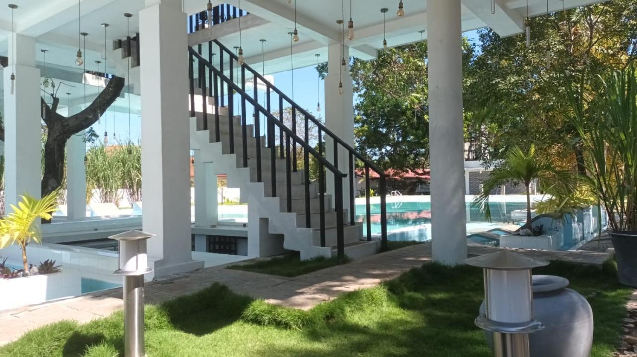 Lucky Beach Resort Trincomalee Exterior foto