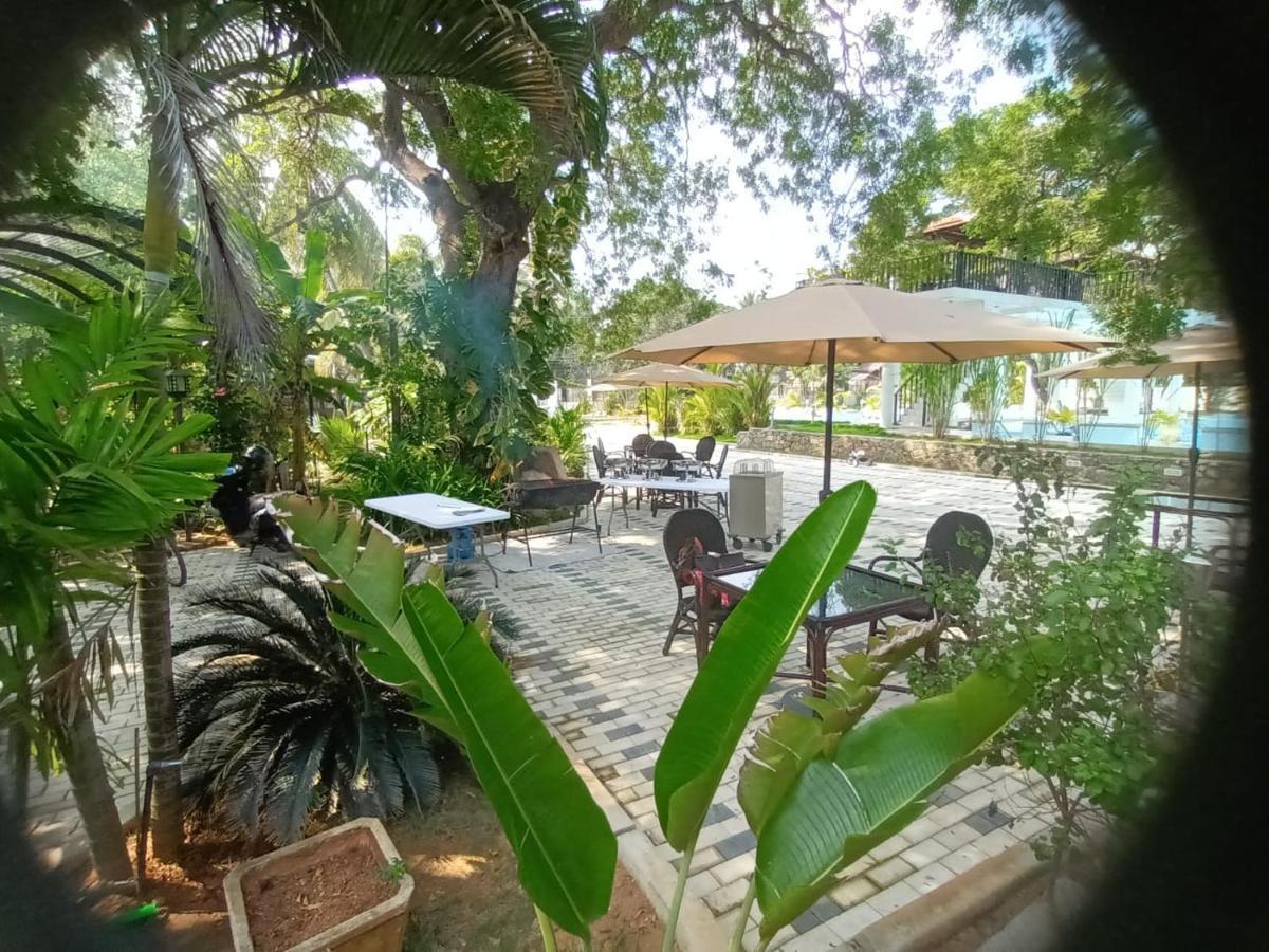 Lucky Beach Resort Trincomalee Exterior foto