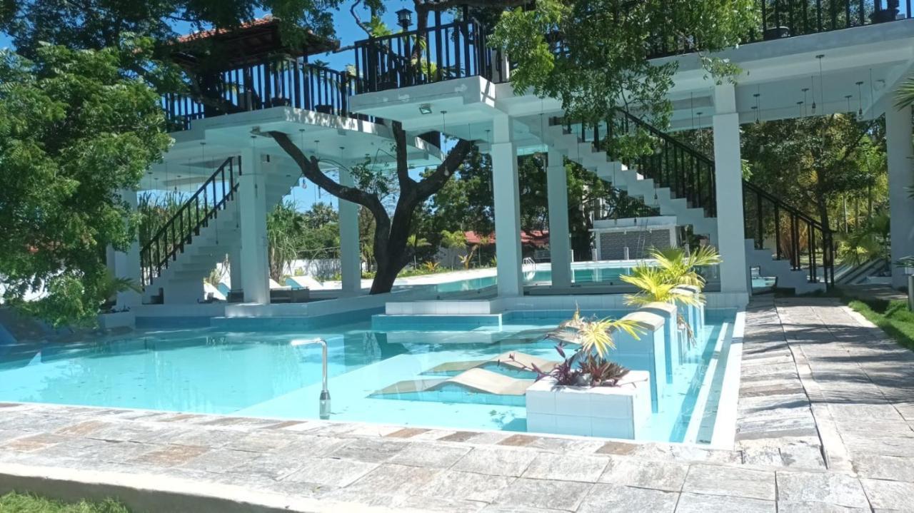 Lucky Beach Resort Trincomalee Exterior foto