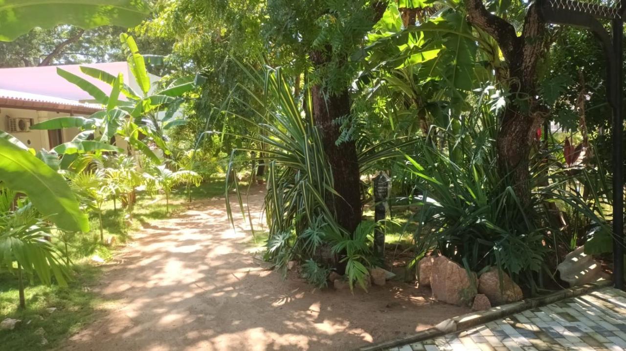 Lucky Beach Resort Trincomalee Exterior foto