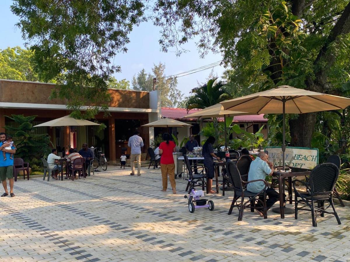 Lucky Beach Resort Trincomalee Exterior foto