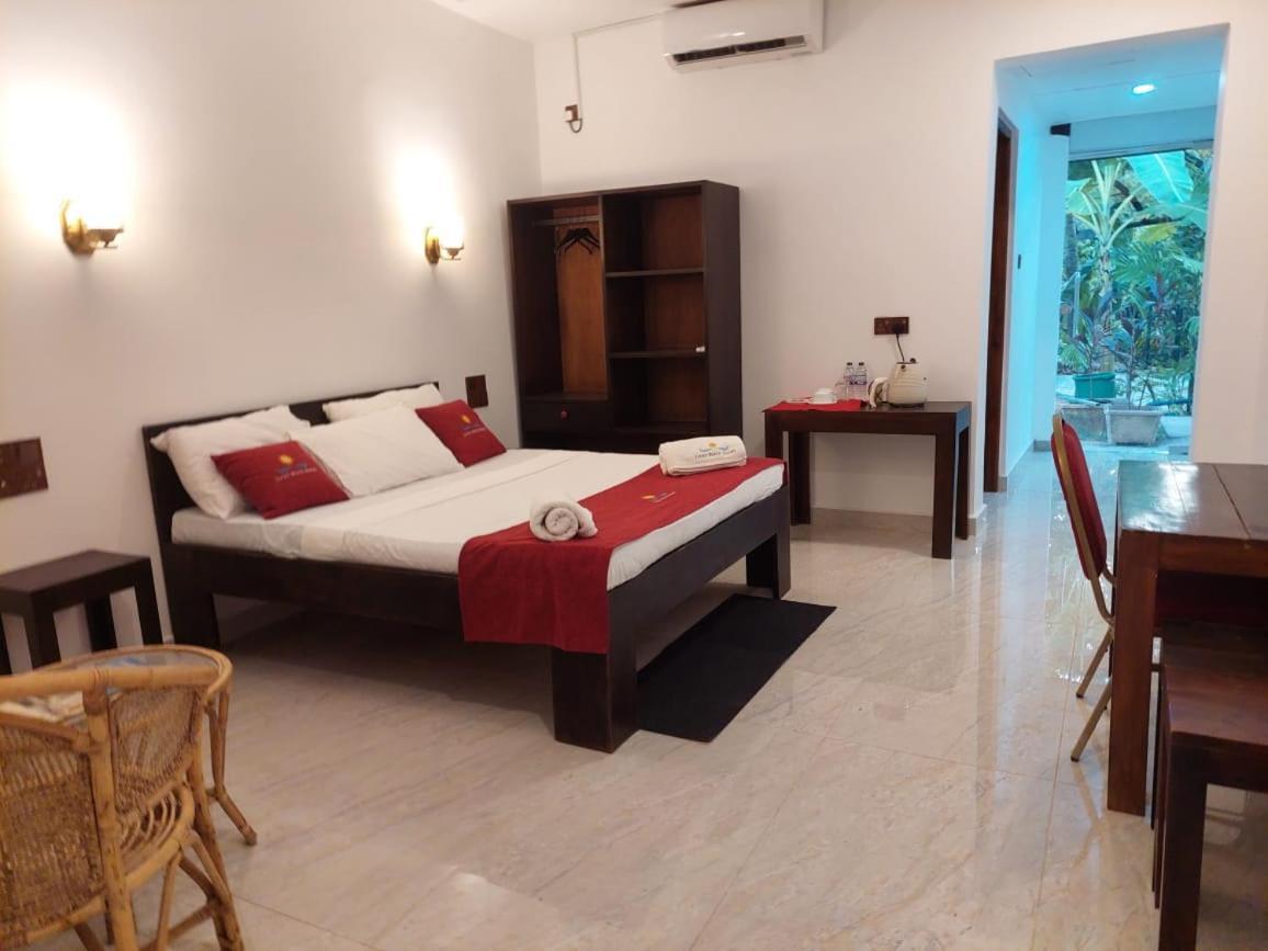 Lucky Beach Resort Trincomalee Exterior foto