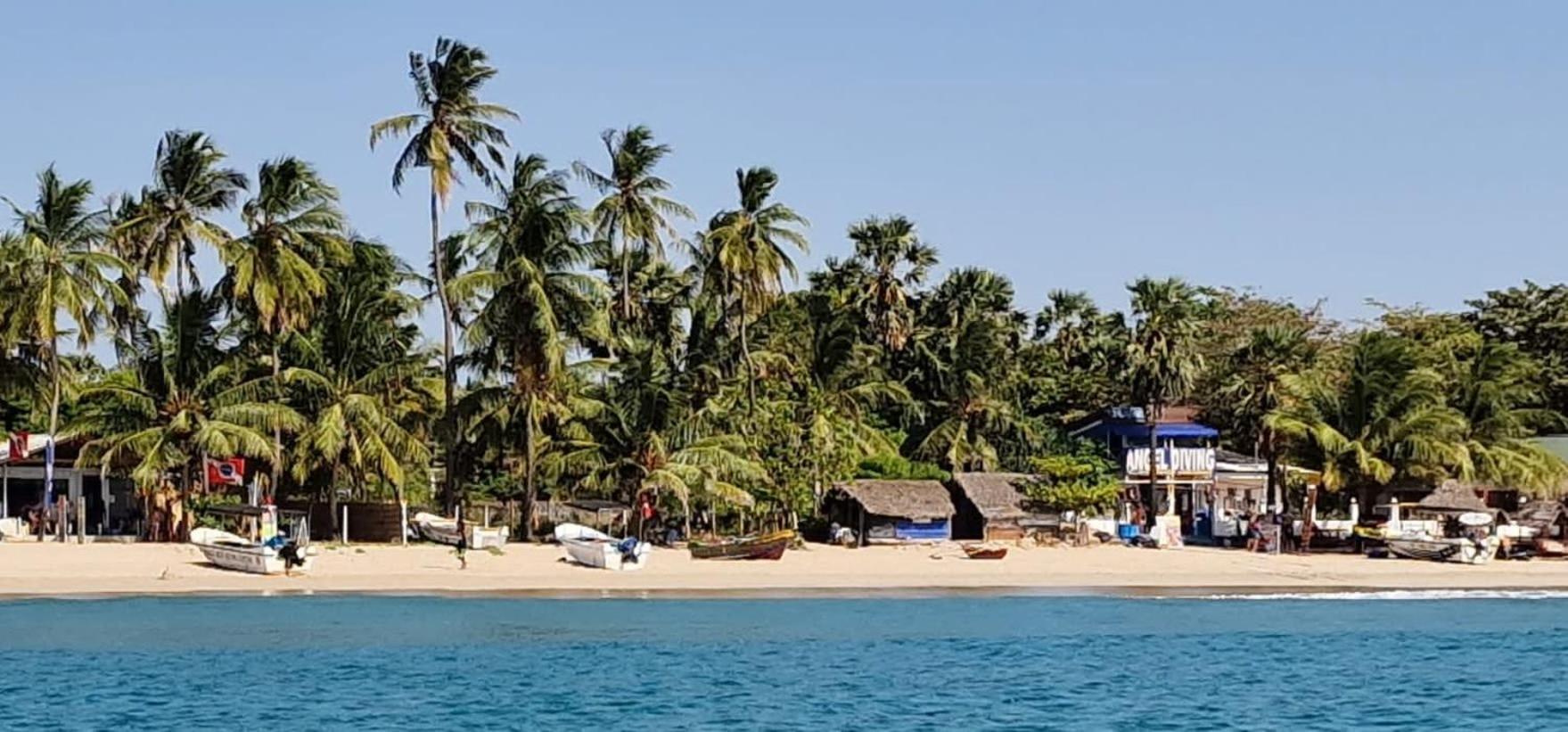 Lucky Beach Resort Trincomalee Exterior foto