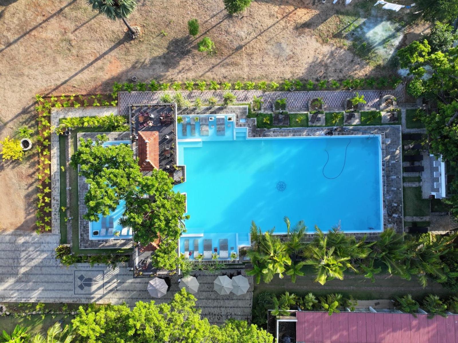 Lucky Beach Resort Trincomalee Exterior foto