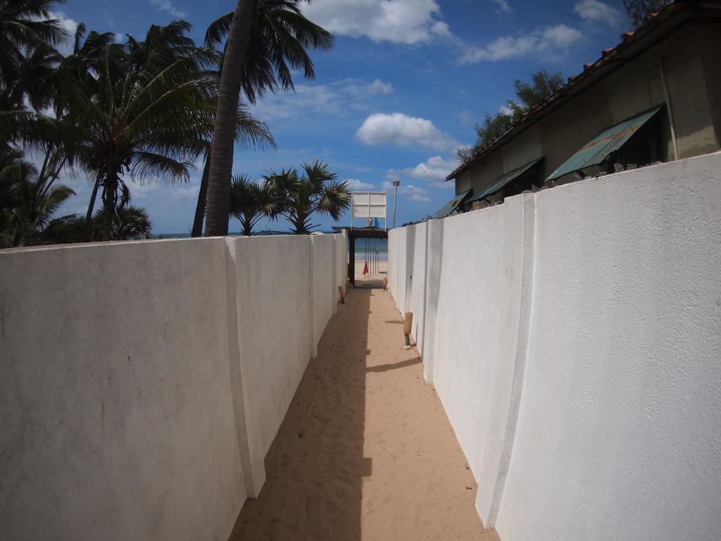 Lucky Beach Resort Trincomalee Exterior foto